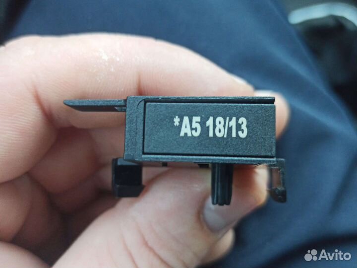 Кнопка включения индикатора стояночного тормоза