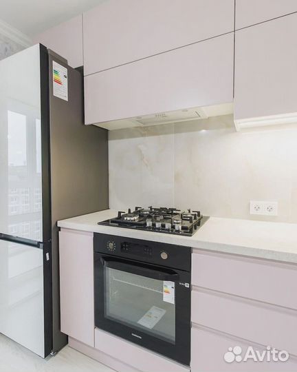 Нежно-розовая кухня в эмали