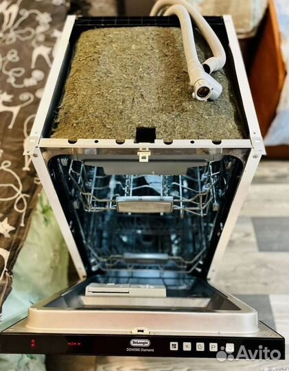 На запчасти Посудомоечная машина DeLonghi DDW006S
