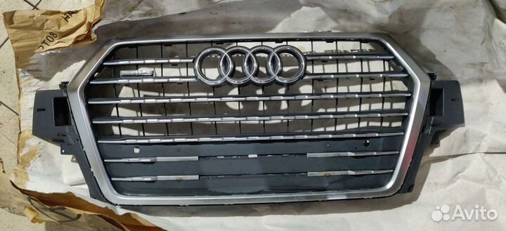 Решетка радиатора Audi Q7 4m0853651