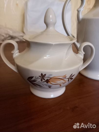 Чайник заочный и сахарница