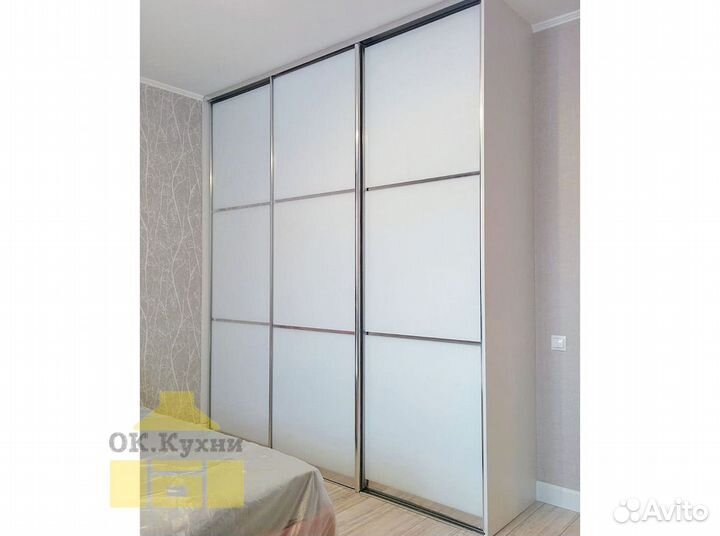 Шкаф с зеркалом