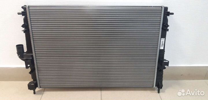 Радиатор охлаждения Ниссан Альмера G15 АКПП