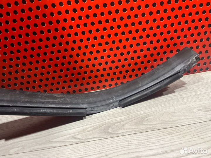 Уплотнитель Bmw 5 G30 2018