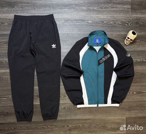Спортивный костюм adidas