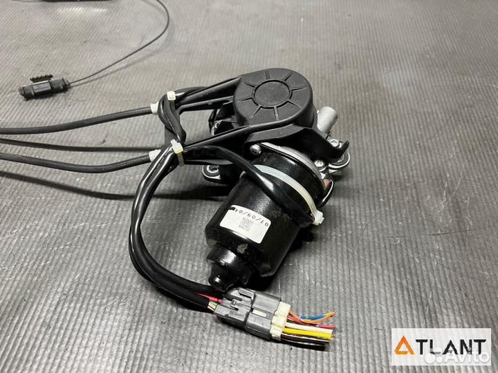 Доводчик двери задний правый mitsubishi delica D:5