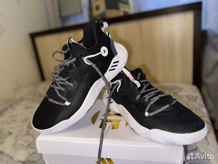 Баскетбольные кроссовки adidas harden stepback 3