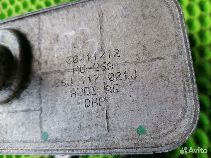 Радиатор масляный на Audi Q3 2012-2018