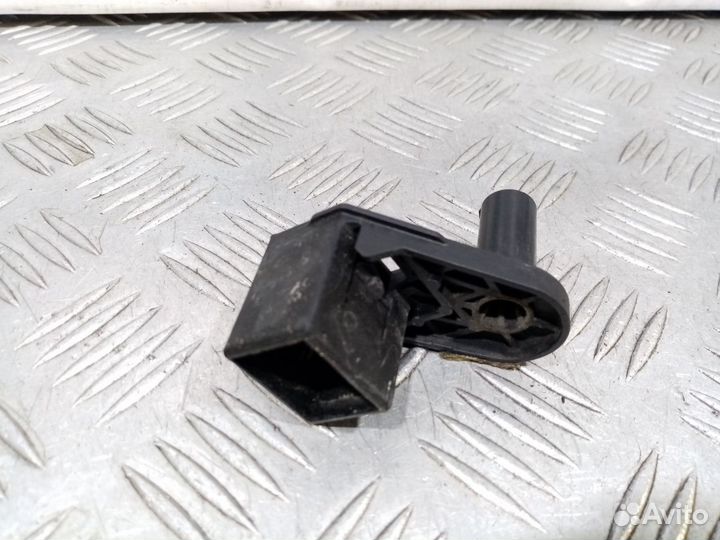 Б/У Кронштейн радиатора#002