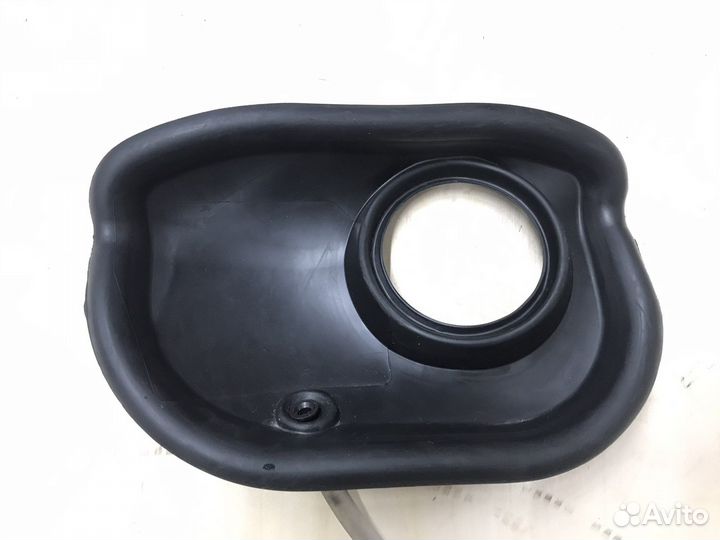 Уплотнитель ниши лючка бензобака Tiguan 2