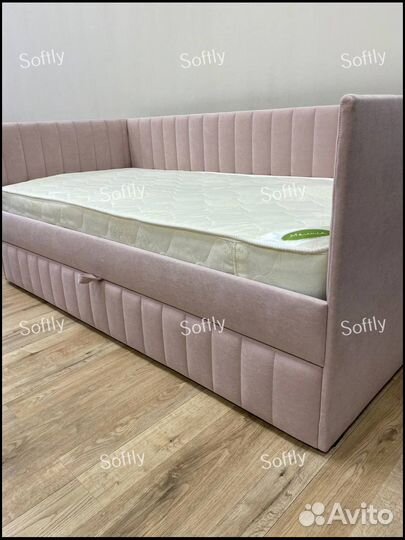 Детская кровать с мягкой спинкой