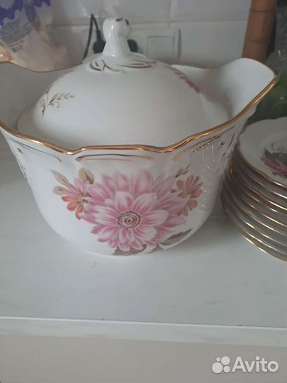 Супница,тарелки.набор столовый