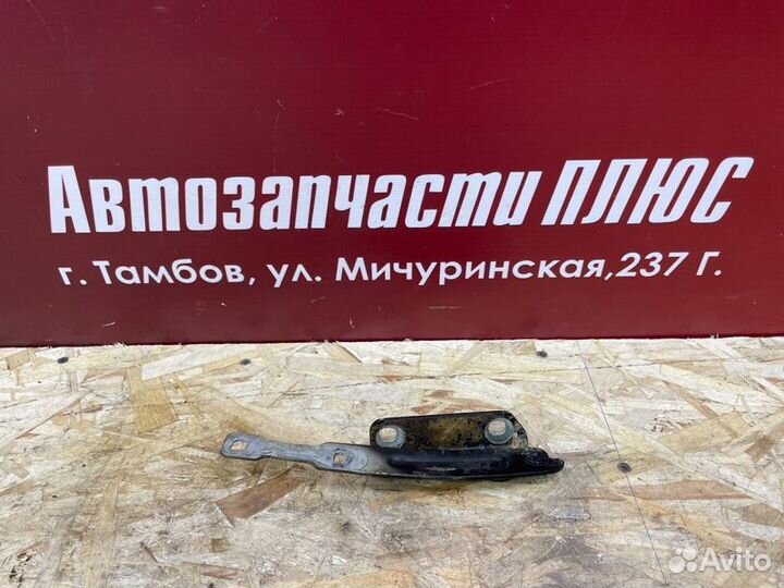 Петля капота левая Renault Duster