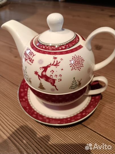 Заварочный чайник и набор кружек