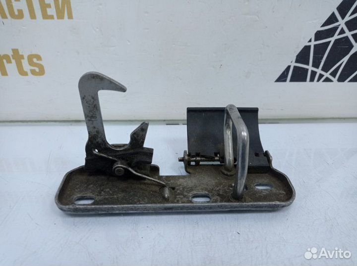 Крюк замка капота Volkswagen Passat B7 362