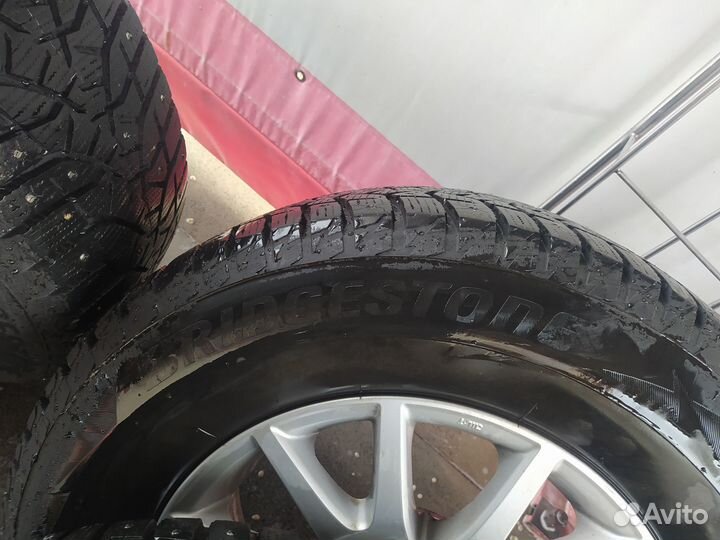 Bridgestone Blizzak Ice 265/65 R17