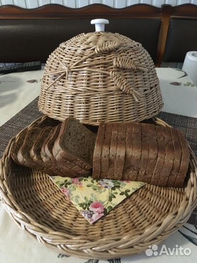 Подносы и хлебницы плетеные из бумажной лозы