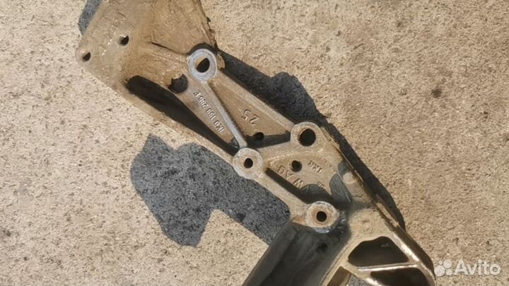 Кронштейн переднего рычага Skoda oktavia A5