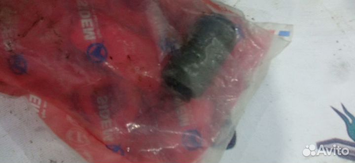 Сайлентблок рычага подвески нижний Peugeot 406