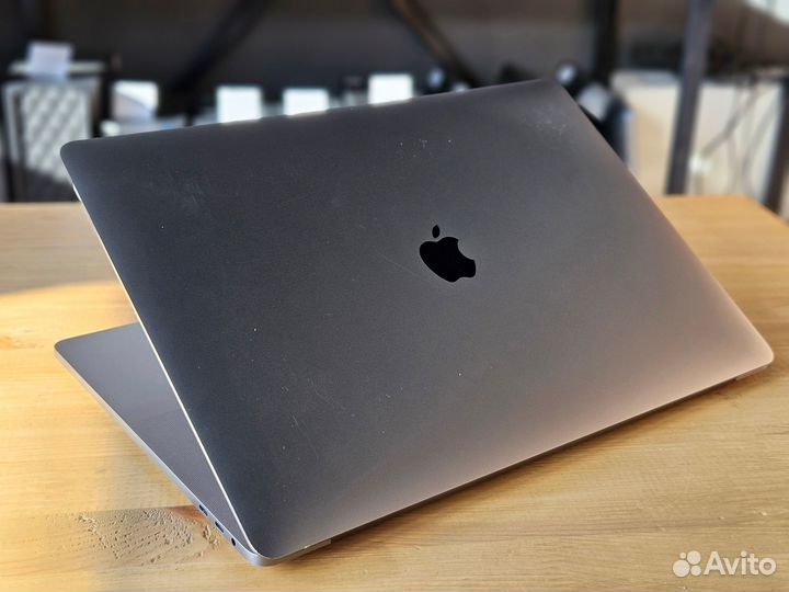 Ноутбук Apple MacBook Pro (2017 года)