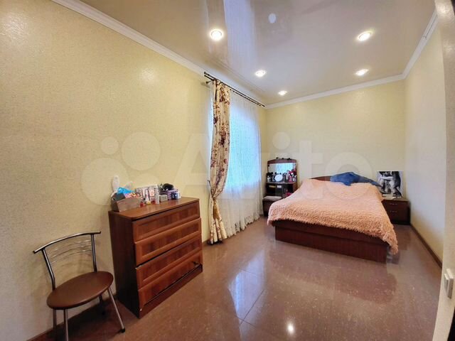 Дом 201 м² на участке 5 сот.