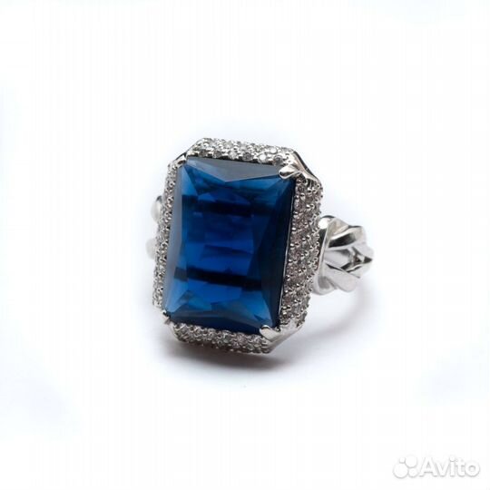Крупный перстень кольцо с синим камнем под сапфир