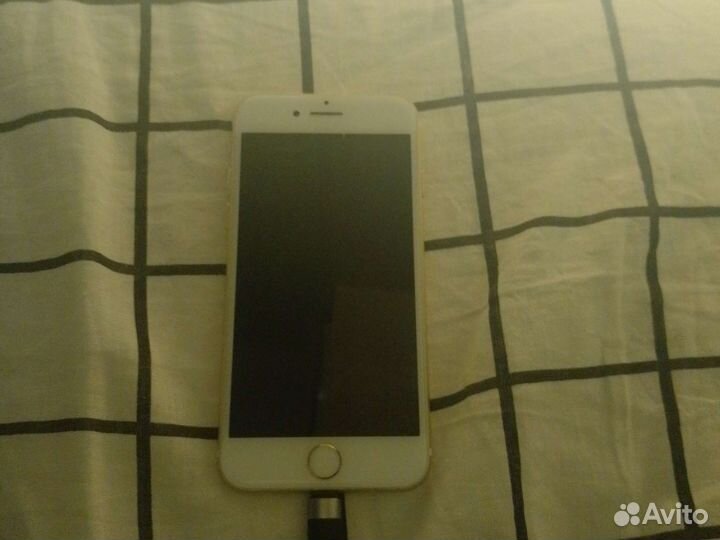 Телефон iPhone 7