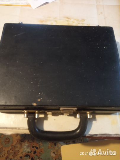 Чемоданы из времен СССР см. фото