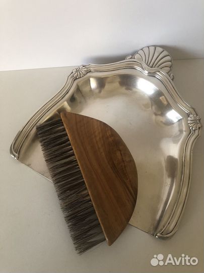 Совок и щетка