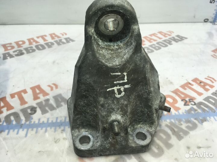 Лексус IS Кронштейн двигателя правый Прав