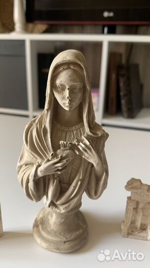 Статуэтка дева Мария из храма Девы Марии