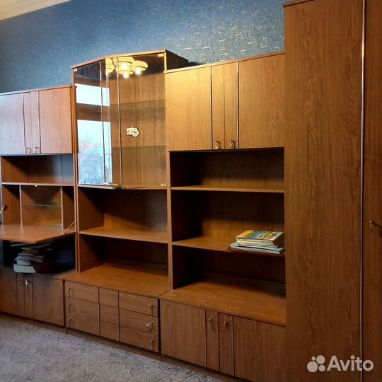 Стенка в гостиннуую. Натур. дерево