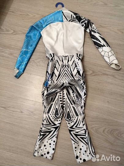 Горнолыжный спусковой комбинезон