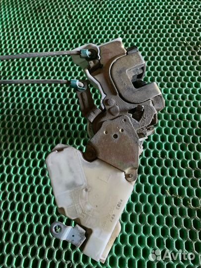 Замок двери задний правый Nissan Almera N16 QG15DE