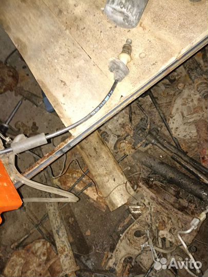 Тросик газа Mercedes W124