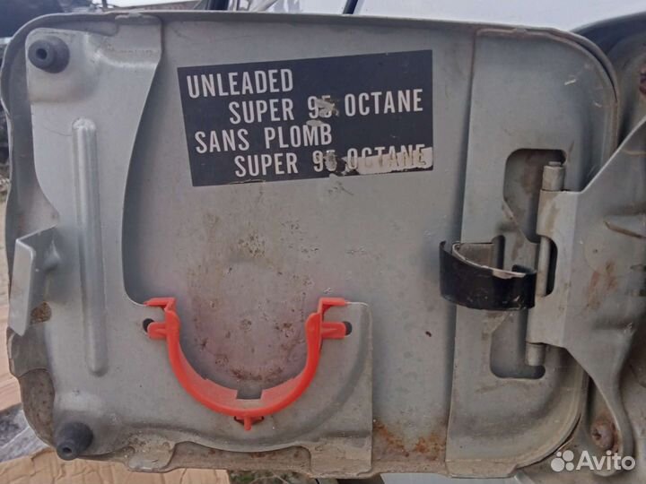 Лючок бензобака Nissan Primera p10