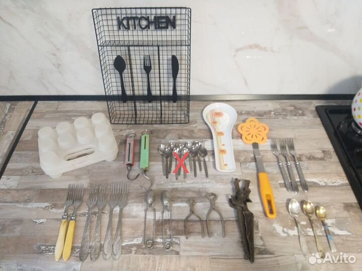 Столовые приборы,тарелки, рюмки, бокалы