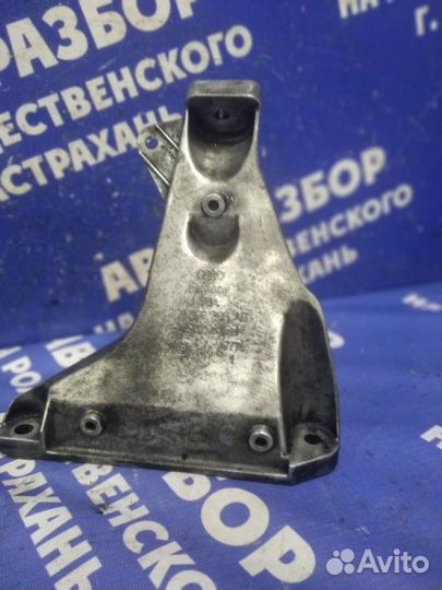 Крепление двигателя Volkswagen Passat B5 седан AVB