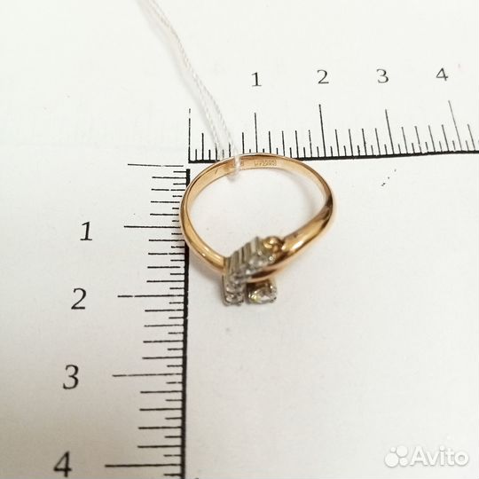 Кольцо с природным камнем Золото