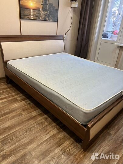 Кровать с матрасом