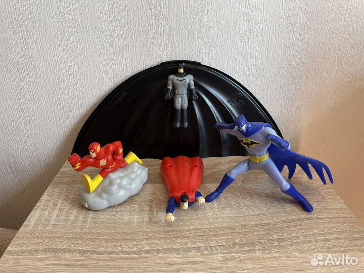 Игрушки героев DC из Бургер Кинг