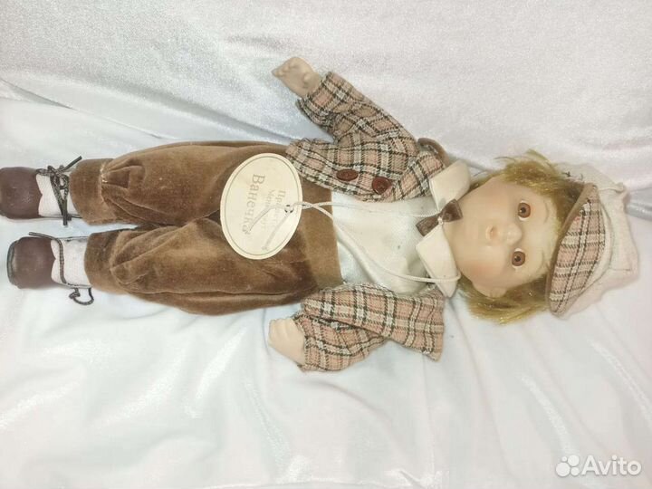 Кукла фарфоровая коллекционная