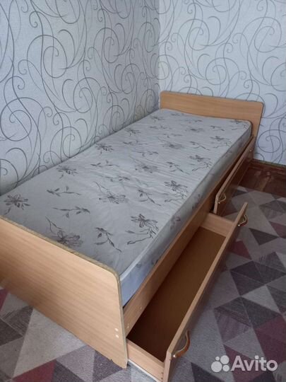 Кровать