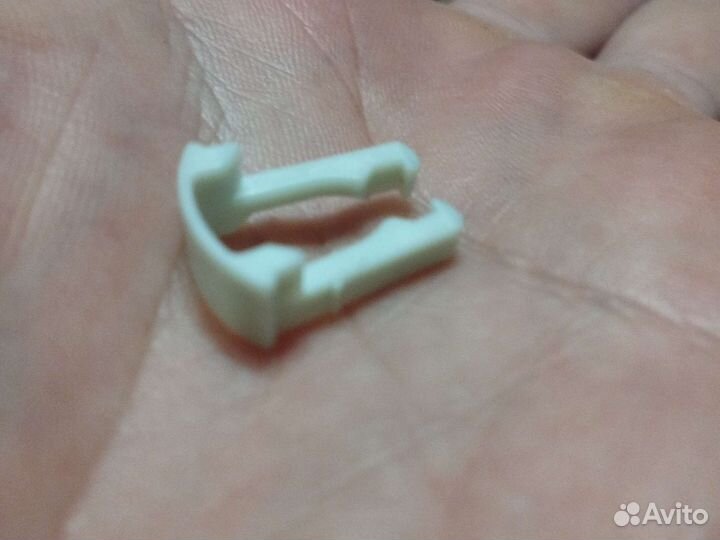 Клипса фиксатор топливной трубки 96434270