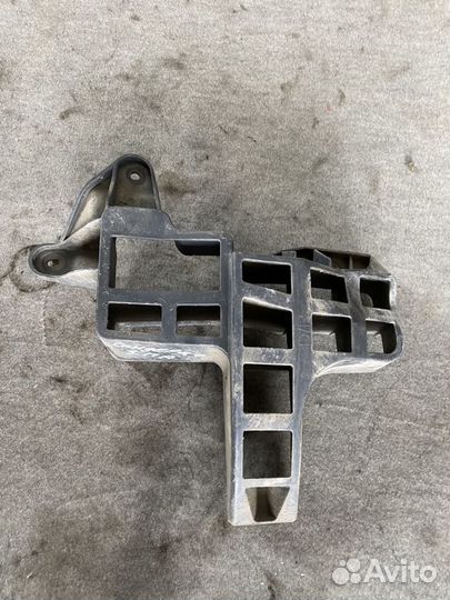 Кронштейн заднего бампера Renault Sandero I (2009–