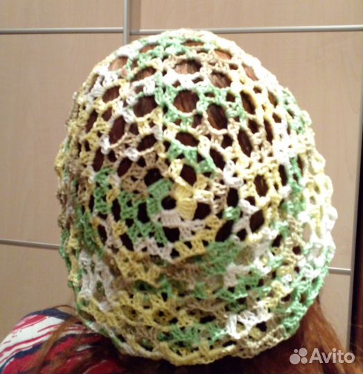 Берет женский связанный крючком