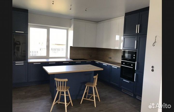 Угловая кухня синий/белый/бежевый