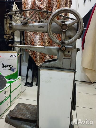 Рукавная швейная машинка Минерва
