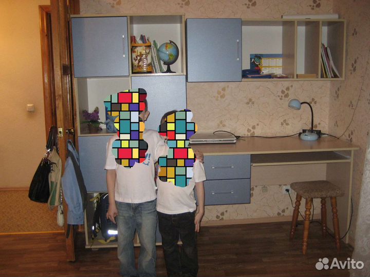 Уголок школьника. Книжный шкаф. Компьютерный стол