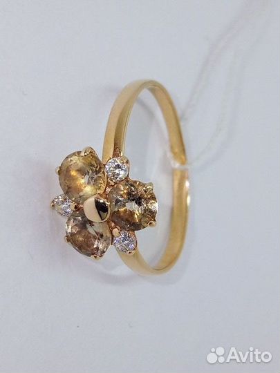 Кольцо с синтетическим камнем Золото